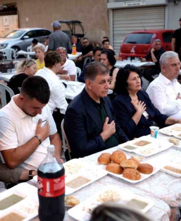 baskan-tugay-kinikta-muharrem-lokmasini-paylasti-TmrFBZIE.jpg