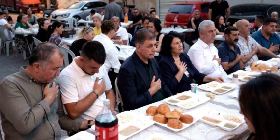baskan-tugay-kinikta-muharrem-lokmasini-paylasti-TmrFBZIE.jpg