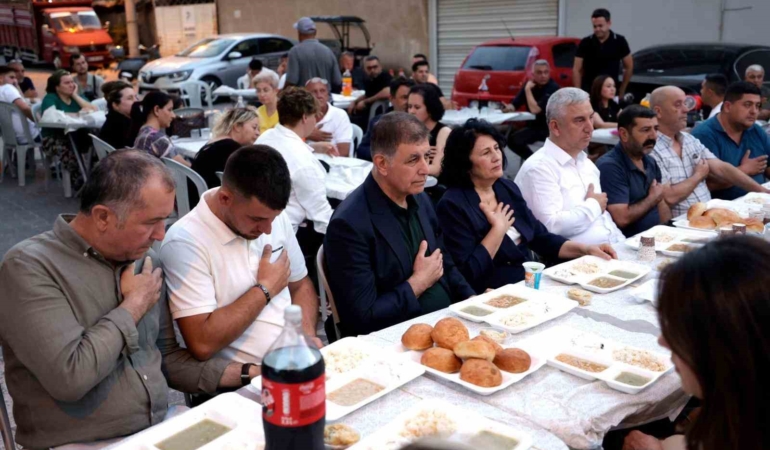 baskan-tugay-kinikta-muharrem-lokmasini-paylasti-TmrFBZIE.jpg