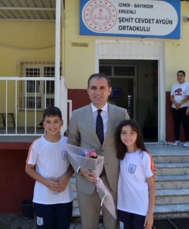 bayindirda-5-bin-931-ogrenci-karne-sevinci-yasadi-HXd1dGRf.jpg