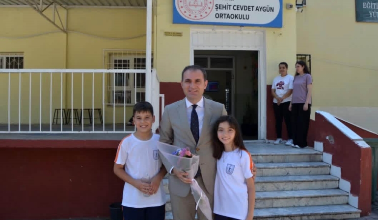 bayindirda-5-bin-931-ogrenci-karne-sevinci-yasadi-HXd1dGRf.jpg