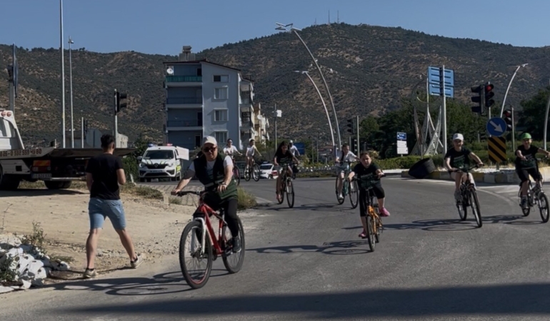 bayindirda-saglikli-yasam-icin-pedal-cevirdiler-cAEXVqJ2.jpg