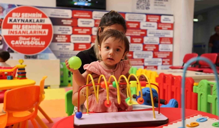 belediyenin-kapisindan-giren-cocuklar-artik-oyunla-karsilaniyor-d22Jnf57.jpg