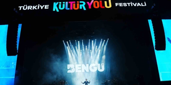 benguden-manisada-muhtesem-gece-KZEenHRz.jpg