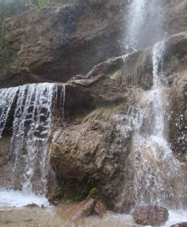 bir-kis-bir-yaz-su-uctu-selalesi-4-mevsim-mest-ediyor-rtJV54Bs.jpg