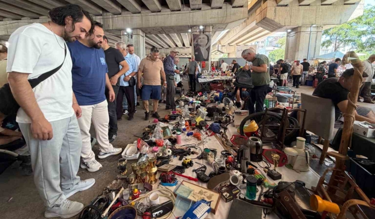 bit-pazarindan-aldiklari-eskimis-esyalari-tamir-ediyorlar-5Z9ZjBru.jpg