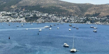 bodrum-koylarinda-yat-kusatmasi-sezon-acildi-denizde-yogunluk-basladi-PmwJOyrZ.jpg