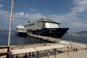 bodrum-limanina-ayni-gun-iki-kruvaziyer-2-bin-583-turist-geldi-jBTmqSPu.jpg