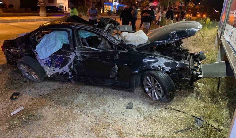 bodrumda-takla-atan-otomobildeki-3-kisi-yaralandi-vlTy1Dr5.jpg