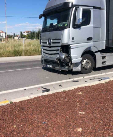 bolvadinde-trafik-kazasi-1-yarali-fFWlMqN2.jpg