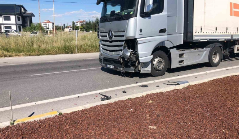 bolvadinde-trafik-kazasi-1-yarali-fFWlMqN2.jpg