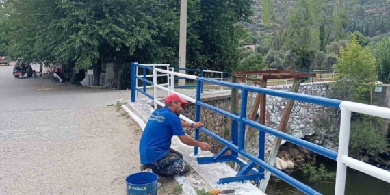 bozdogan-belediyesinden-kazanderede-korkuluk-ve-tel-orgu-calismasi-BIS83KgY.jpg