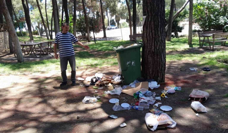 bu-park-bir-gecede-bu-hale-geldi-XGZyK7MJ.jpg