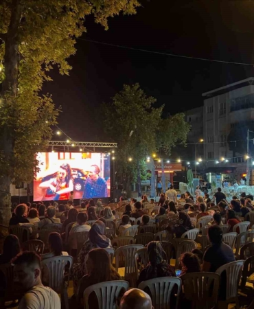 buharkentliler-acik-hava-sinemasinda-bulustu-QGt6DGjZ.jpg