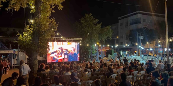 buharkentliler-acik-hava-sinemasinda-bulustu-QGt6DGjZ.jpg