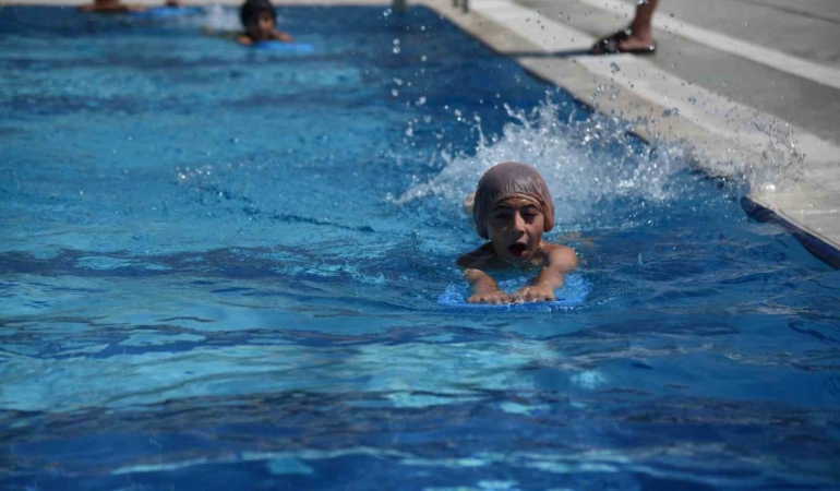 buharkentte-cocuklara-yonelik-yuzme-kursu-kayitlari-basladi-T7tHk1E3.jpg
