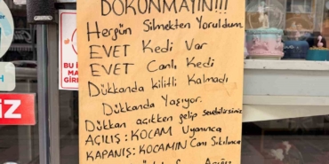 cam-silmekten-yorulan-kadindan-hem-gulduren-hem-dusunduren-bilgilendirme-Dh6hSpQw.jpg