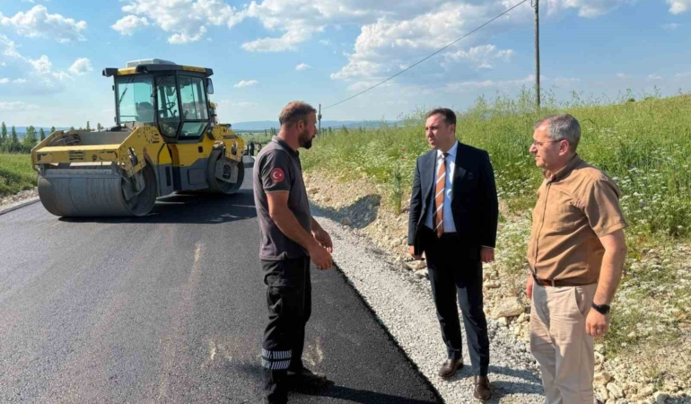cavdarhisarda-ilcikoren-baglanti-yolunda-asfalt-calismalari-yerinde-incelendi-X2eJXZGi.jpg
