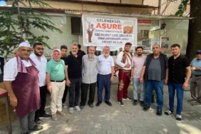 cemaat-ve-esnaflar-imece-usulu-ile-hazirladigi-2-bin-kap-asureyi-dagitti-xFQy2QfD.jpg