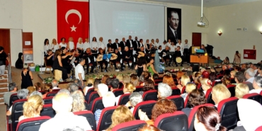 cesme-halk-egitim-merkezinden-yil-sonu-konserinde-muzik-ve-sanat-soleni-7M2kMxvL.jpg