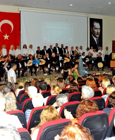 cesme-halk-egitim-merkezinden-yil-sonu-konserinde-muzik-ve-sanat-soleni-7M2kMxvL.jpg