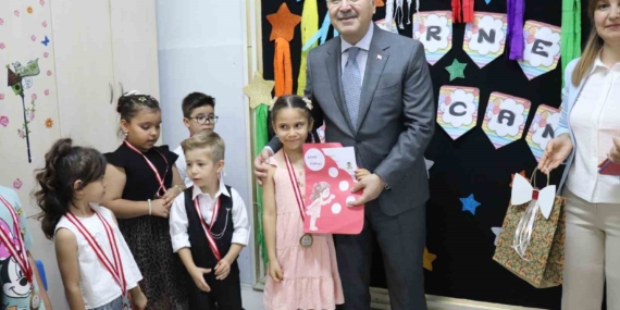denizlide-180-bin-ogrenci-karne-sevinci-yasadi-tM8UHLI6.jpg