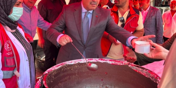 denizlide-muharrem-ayinin-bereketi-asure-ikramiyla-paylasildi-uKw49NCq.jpg