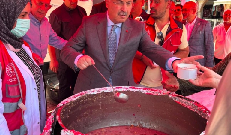 denizlide-muharrem-ayinin-bereketi-asure-ikramiyla-paylasildi-uKw49NCq.jpg