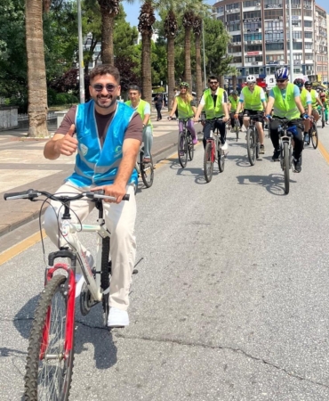 denizlide-pedallar-saglikli-yasam-icin-cevrildi-yVvITOYx.jpg