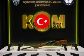 denizlide-silah-kacakciligi-operasyonunda-3-kisi-tutuklandi-kfxGCw2g.jpg