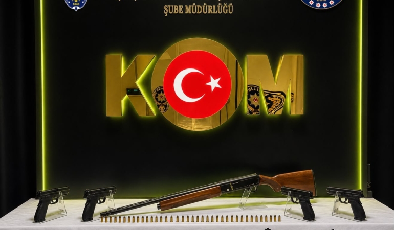 denizlide-silah-kacakciligi-operasyonunda-3-kisi-tutuklandi-kfxGCw2g.jpg