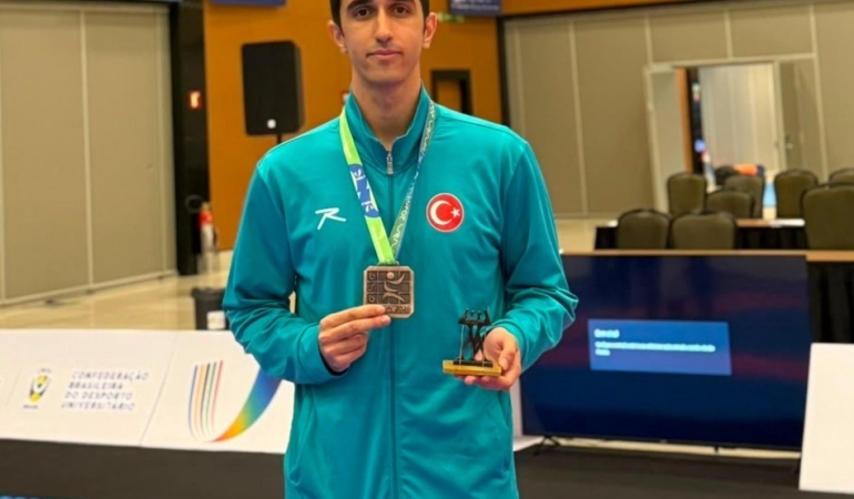 denizlili-batuhan-karate-dunya-ucuncusu-oldu-zJYIrYZk.jpg
