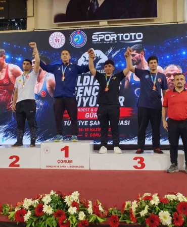 denizlili-guresci-cifte-sampiyonluk-yasadi-KuysPbD1.jpg