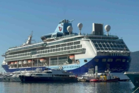 dev-gemi-2-bin500-yolcusu-ile-marmaris-limanina-demirledi-ppKwIkyW.jpg