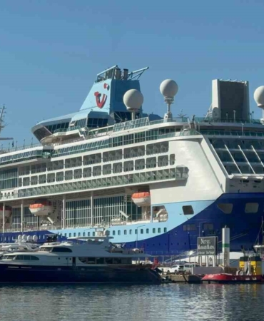 dev-gemi-2-bin500-yolcusu-ile-marmaris-limanina-demirledi-ppKwIkyW.jpg