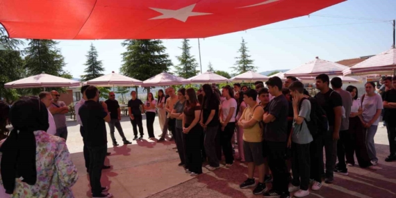 dev-turk-bayragi-altinda-meslek-festivali-coskusu-gpHKCwEN.jpg