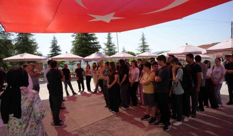 dev-turk-bayragi-altinda-meslek-festivali-coskusu-gpHKCwEN.jpg