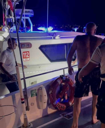 didim-aciklarinda-alabora-olan-teknedeki-2-kisi-kurtarildi-E53XkOM1.jpg