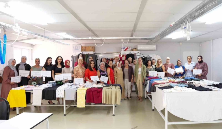 didim-belediyesi-moda-tasarim-ve-temel-dikis-egitimi-yil-sonu-etkinligi-gerceklestirildi-rfOqacMU.jpg