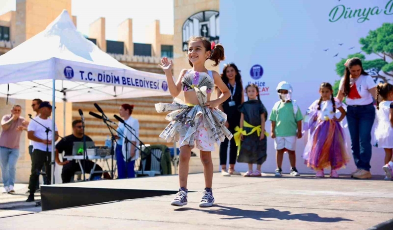 didimde-minik-tasarimcilar-geri-donusum-defilesiyle-cevreye-dikkat-cekti-9u3lV57x.jpg