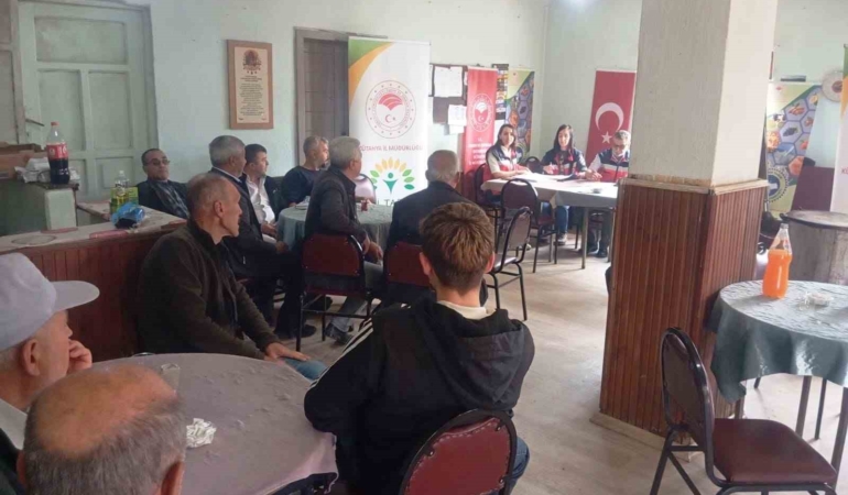 domanicte-ahududu-yetistiriciligi-egitimi-duzenlendi-Uhu6gV5q.jpg