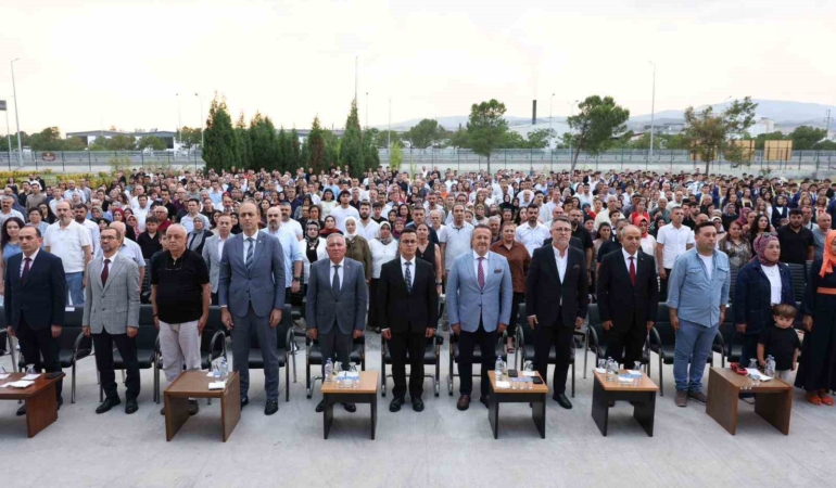 dostek-kolejinde-228-ogrenci-mezuniyet-heyecani-yasadi-nykqiGYi.jpg