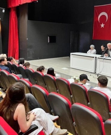 dpu-domanic-hayme-ana-myoda-avrupa-birligi-ve-demokrasi-farkindaligi-semineri-duzenlendi-km9AYOq2.jpg