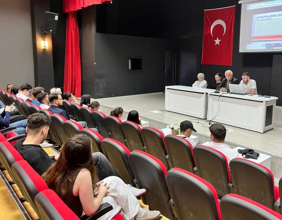 dpu-domanic-hayme-ana-myoda-avrupa-birligi-ve-demokrasi-farkindaligi-semineri-duzenlendi-km9AYOq2.jpg