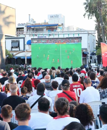 dunya-kupasi-heyecani-bodrum-meydanina-tasindi-G2r6r7pT.jpg
