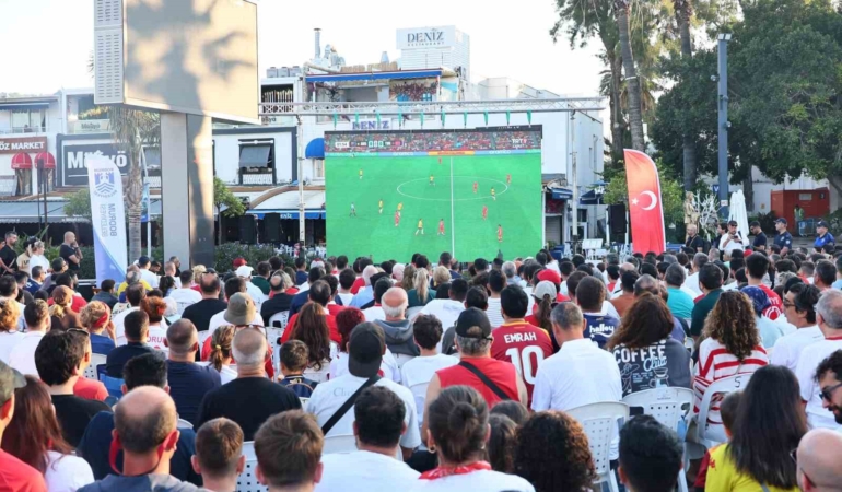 dunya-kupasi-heyecani-bodrum-meydanina-tasindi-G2r6r7pT.jpg