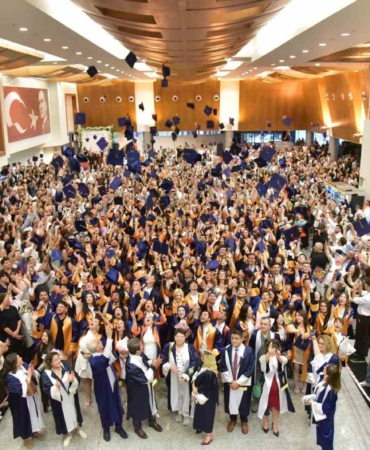 edebiyat-fakultesinde-mezuniyet-toreni-LWlqDAXa.jpg