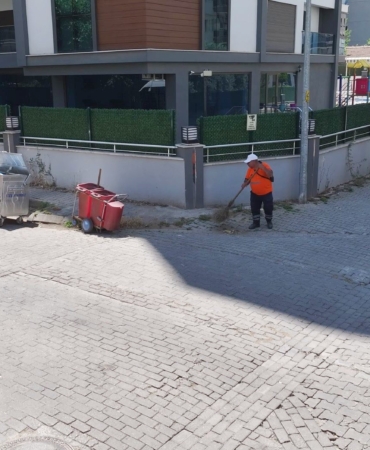 efeler-belediyesi-temizlik-isleri-mudurlugu-calismalarini-surduruyor-h1GMJava.jpg