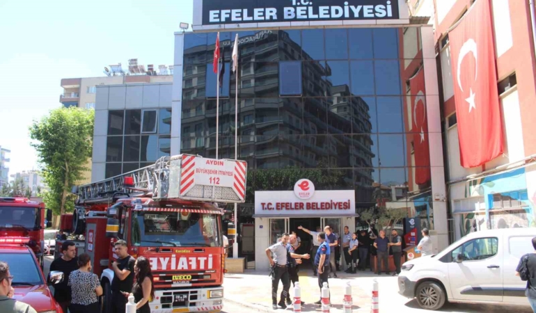 efeler-belediyesinde-yangin-panigi-xP8h56Lm.jpg