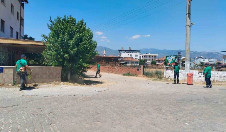 efelerde-temizlik-calismalari-suruyor-JVbN5taf.jpg